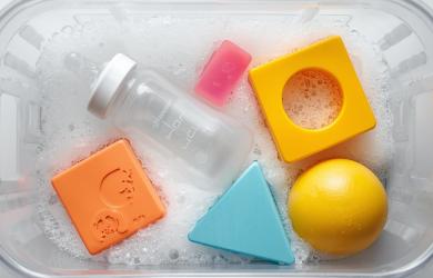 Bebek Oyuncakları Nasıl Temizlenir? Oral Dönem ve Kimyasalsız Dezenfeksiyon Rehberi