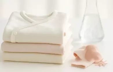 Yenidoğan Kıyafetleri Yıkanmadan Giyilir mi? Bilimsel İlk Yıkama Rehberi